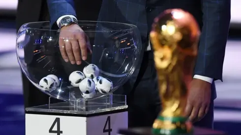 Simulá el sorteo de la fase de grupos del Mundial.