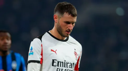 Santiago Giménez no juega con Milan ante Lazio