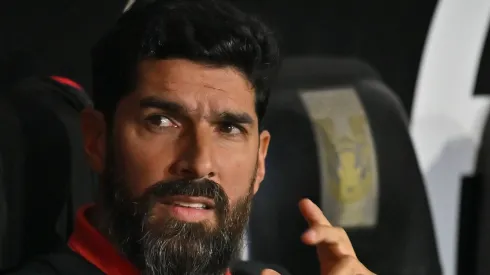 Abreu apunta contra el Gato Ortiz.