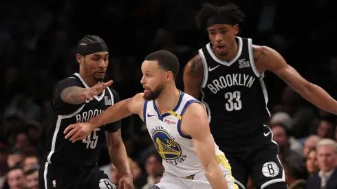 Keon Johnson, Stephen Curry y Nic Claxton.