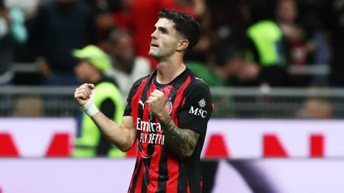 Pulisic festeja su gol en la victoria de Milan por 2-1 ante Napoli por la fecha 5 de la Serie A.
