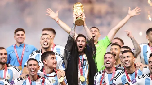 La Selección Argentina alza la Copa del Mundo y confirma su lugar en la historia tras la inolvidable conquista en Qatar 2022.