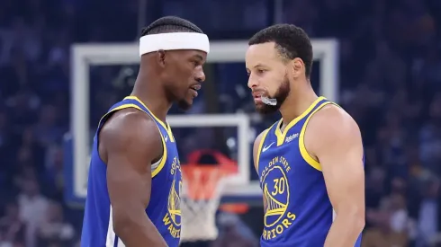 Jimmy Butler juega su primera temporada completa con Curry en Warriors.