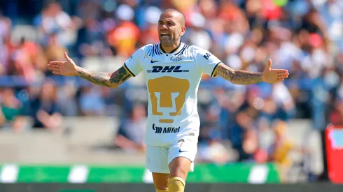 Dani Alves está dispuesto a retirarse del futbol jugando.