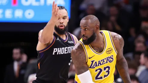 Dillon Brooks y LeBron James en Suns vs. Lakers.