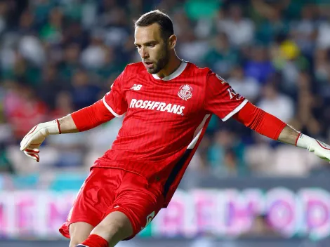 Pau López condenó a Toluca a pagar una cifra exorbitante y la afición estalla