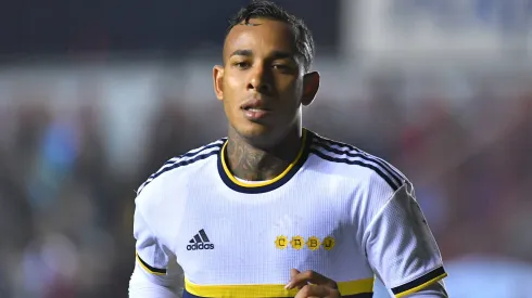 Sebastián Villa con la playera de Boca Juniors