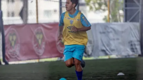 Con nueva piel: Alexander Lecaros fue cedido al Avaí de la Serie B de Brasil