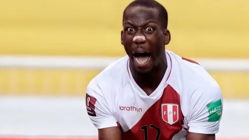 Luis Advíncula metió el último gol de Perú en eliminatorias.