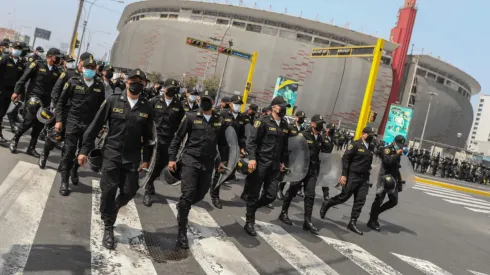 Cerca de 2 mil policías mantendrán el orden en el Estadio Nacional en el Perú vs. Uruguay