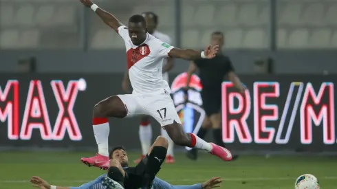 Advíncula desata la polémica por jugar 90' con Perú aunque dijo en Boca que estaba lesionado