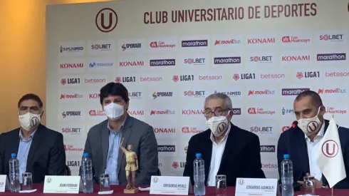 Gregorio Pérez fue presentado en Universitario: "Una gran satisfacción volvernos a reencontrar"