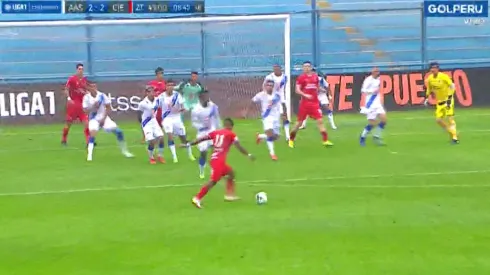 Raziel la puso en el ángulo al último minuto.