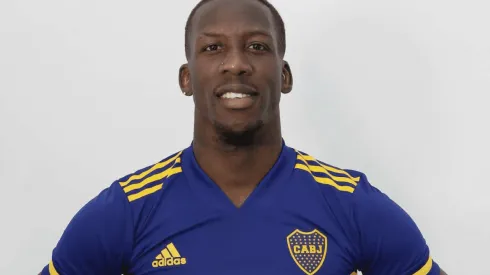 Luis Advíncula le responde en redes sociales a sus críticos: "Las tengo todas anotadas"