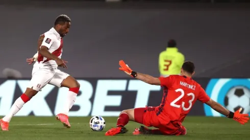 Farfán recibió elogios de la prensa argentina tras el penal que le cometió el 'Dibu' Martínez
