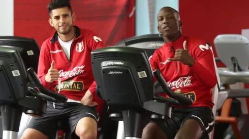 Tras críticas de Liberman, Zambrano publicó foto con Advíncula y usuarios los respaldaron