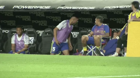 Carlos Zambrano se peleó con Cristian Pavón en el banco de suplentes.