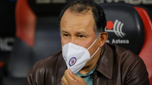 Juan Reynoso y Cruz Azul habrían finalizado su vínculo contractual. Foto: Getty