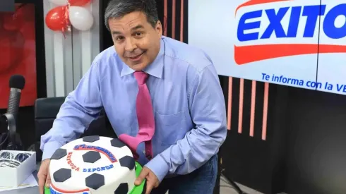 Reconocido periodista deportivo acepta su hinchada y destruye a su club