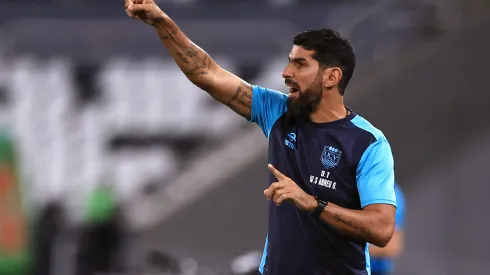 RIO DE JANEIRO, BRAZIL - APRIL 20: Sebastián Abreu head coach of Cesar Vallejo reacts during a Copa CONMEBOL Sudamericana 2023 Group A match between Botafogo and Cesar Vallejo at Estadio Olímpico Nilton Santos on April 20, 2023 in Rio de Janeiro, Brazil. (Photo by Buda Mendes/Getty Images)