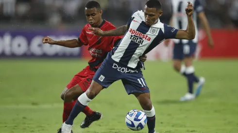 LIMA, PERU - APRIL 04: Bryan Reyna of Alianza Lima fights for the ball with Erick Conrado of Athletico Paranaense during a Copa CONMEBOL Libertadores group G match between Alianza Lima and Athletico Paranaense at Estadio Alejandro Villanueva on April 4, 2023 in Lima, Peru. (Photo by Daniel Apuy/Getty Images)