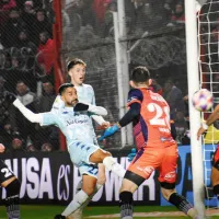 Juan Reynoso ni lo miró y ahora responde con rendimiento de crack en Argentina