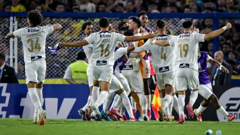 El festejo de Alianza Lima tras eliminar a Boca Juniors en La Bombonera.