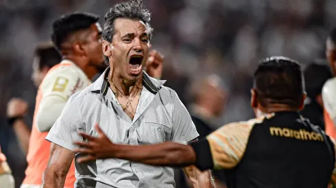 Fabián Bustos celebrando el empate.