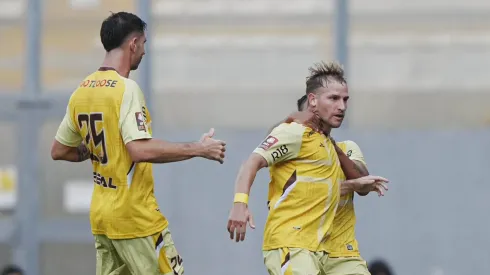 Juan Pablo II 2-0 Universitario por la fecha 13 del Torneo Apertura 2025.