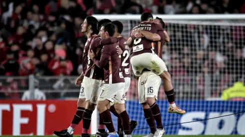 Universitario festejó ante River.