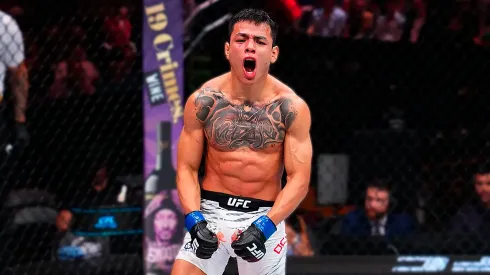 José Ochoa peleando en UFC.
