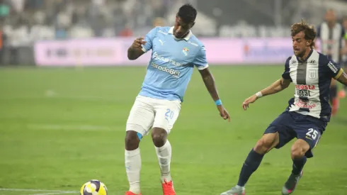 Miguel Araujo, en el partido entre Alianza Lima y Sporting Cristal.