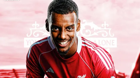 Alexander Isak firma con el Liverpool.
