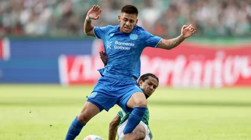 El argentino Echeverri verá acción con el Bayer Leverkusen.
