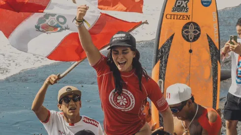 Vania Torres es campeona mundial de surf.