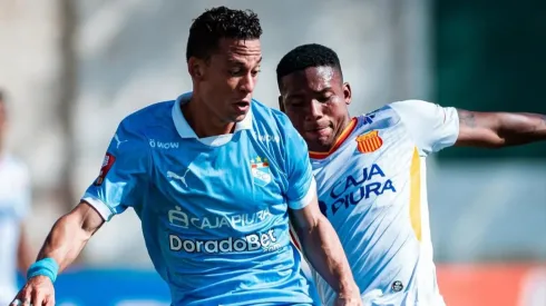 Sporting Cristal le pelea a Atlético Grau.