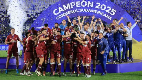 El festejo de Lanús por ser campeón de la Copa Sudamericana-
