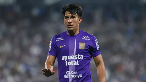 Fernando Gaibor con camiseta de Alianza Lima.