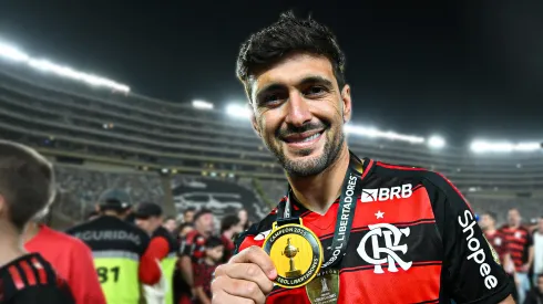 De Arrascaeta festejando el título de Flamengo.