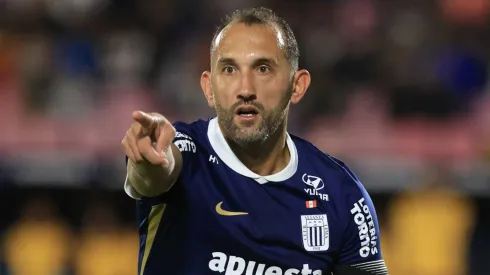 Hernán Barcos define su futuro en plenos Playoffs de la Liga 1 con Alianza Lima.