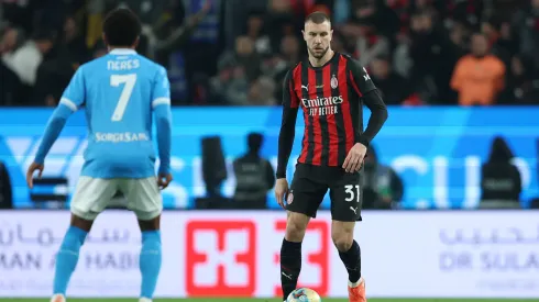 Napoli y Milan ya juegan en Arabia Saudita.