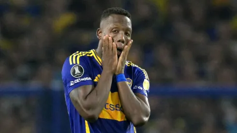 Luis Advíncula con camiseta de Boca Juniors.