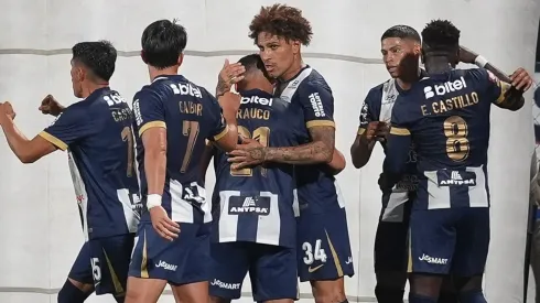 Jugadores de Alianza Lima celebrando.