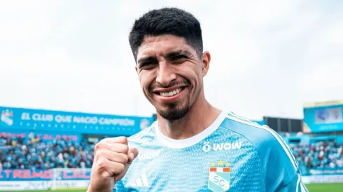 Luis Iberico con camiseta de Sporting Cristal.