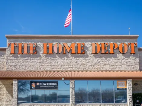 Which stores are open on Labor Day?