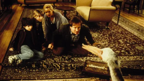 Robin Williams, Kirsten Dunst, Bonnie Hunt, and Bradley Pierce in Jumanji (1995)