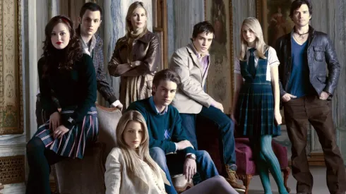 Penn Badgley, Blake Lively, Taylor Momsen, Leighton Meester, Chace Crawford, and Ed Westwick in Gossip Girl (2007)