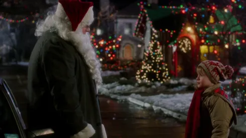 Macaulay Culkin and Ken Hudson Campbell in Home Alone (1990)