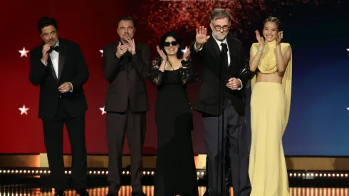 (L-R) Benicio del Toro, Leonardo DiCaprio, Cassandra Kulukundis, Paul Thomas Anderson and Chase Infiniti, winners of the Best Picture Award for "One Battle After Another", speak onstage during the 31st Annual Critics Choice Awards at Barker Hangar on January 04, 2026 in Santa Monica, California.