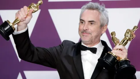 Alfonso Cuaron con 3 de sus Premios Oscars